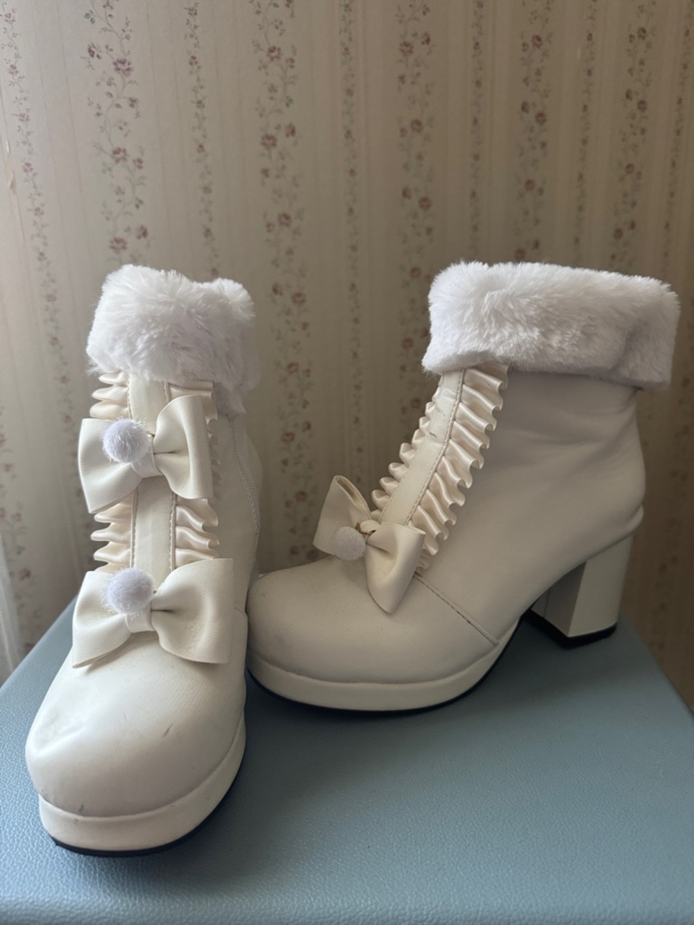 Cream Faux-Fur Bow Ankle Boots size 35